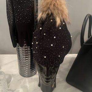 Brand 🎁New un worn in the package, Simon Chang , sparkling hat and gloves set🎁